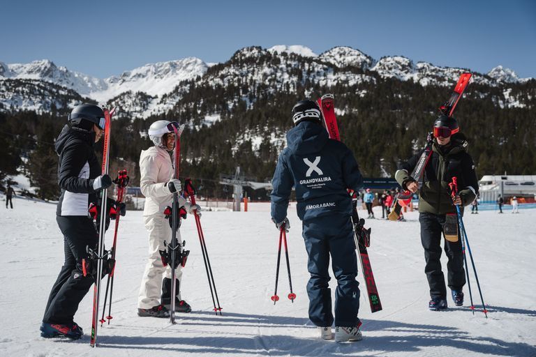 Ski group lessons vs. private lessons: what’s better for beginners?